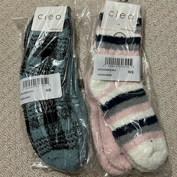 NWT - Cleo - 4 Pairs of super soft crew socks. - Picture 1 of 5